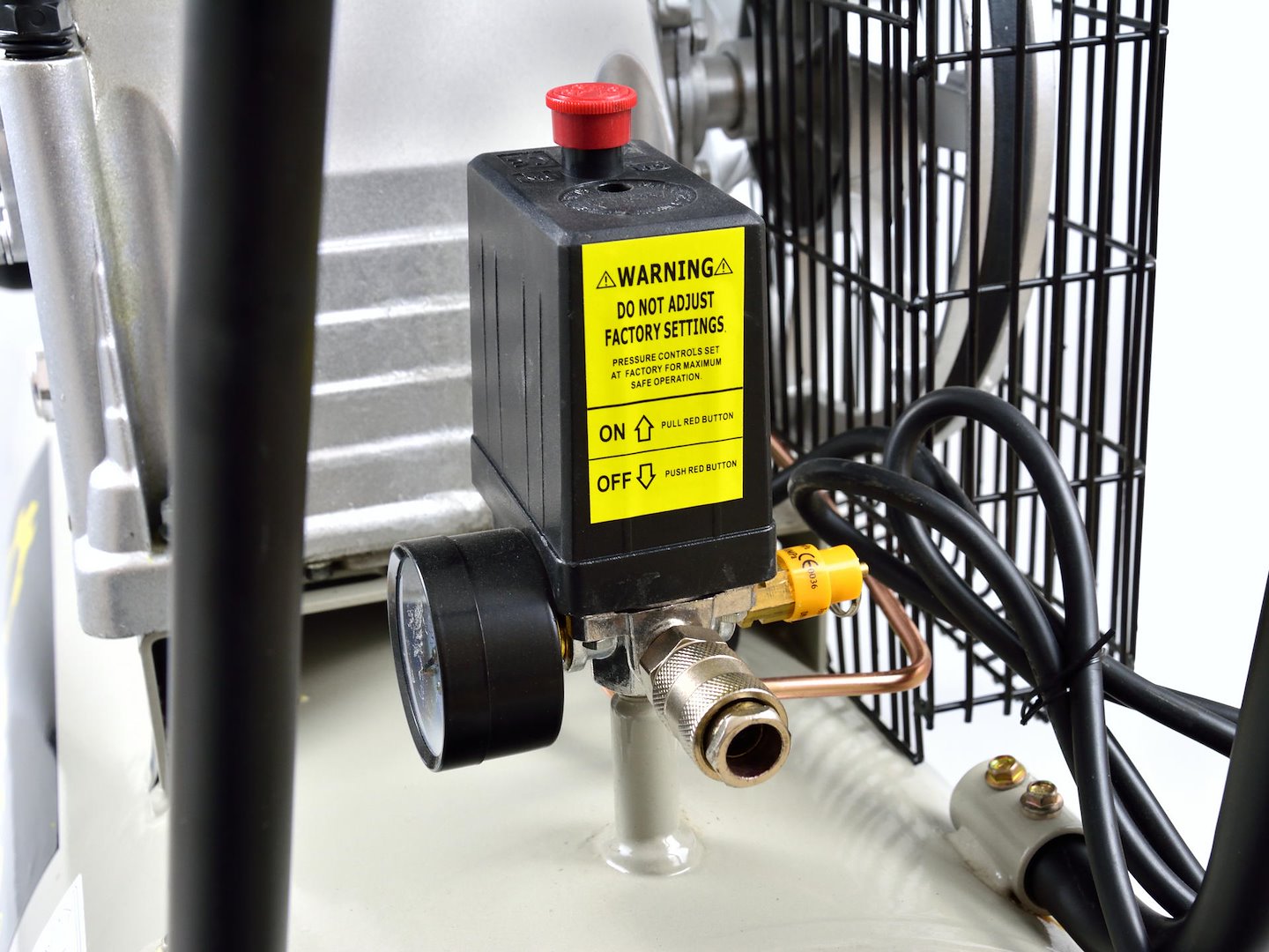 Въздушен компресор 100 л 420 л/мин. 220V GEKO