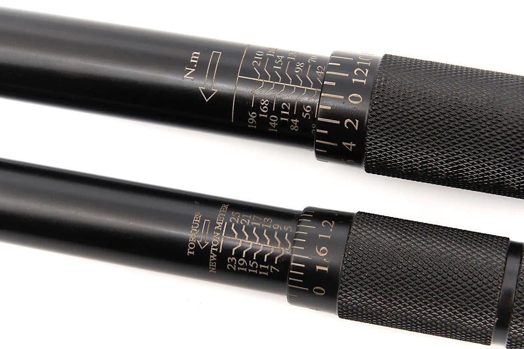 Комплект динамометричен ключ НВМ Холандия 5 части, 1/4" (5-25 NM) и 1/2" (28-210 NM), с удължител 125 мм и адаптер